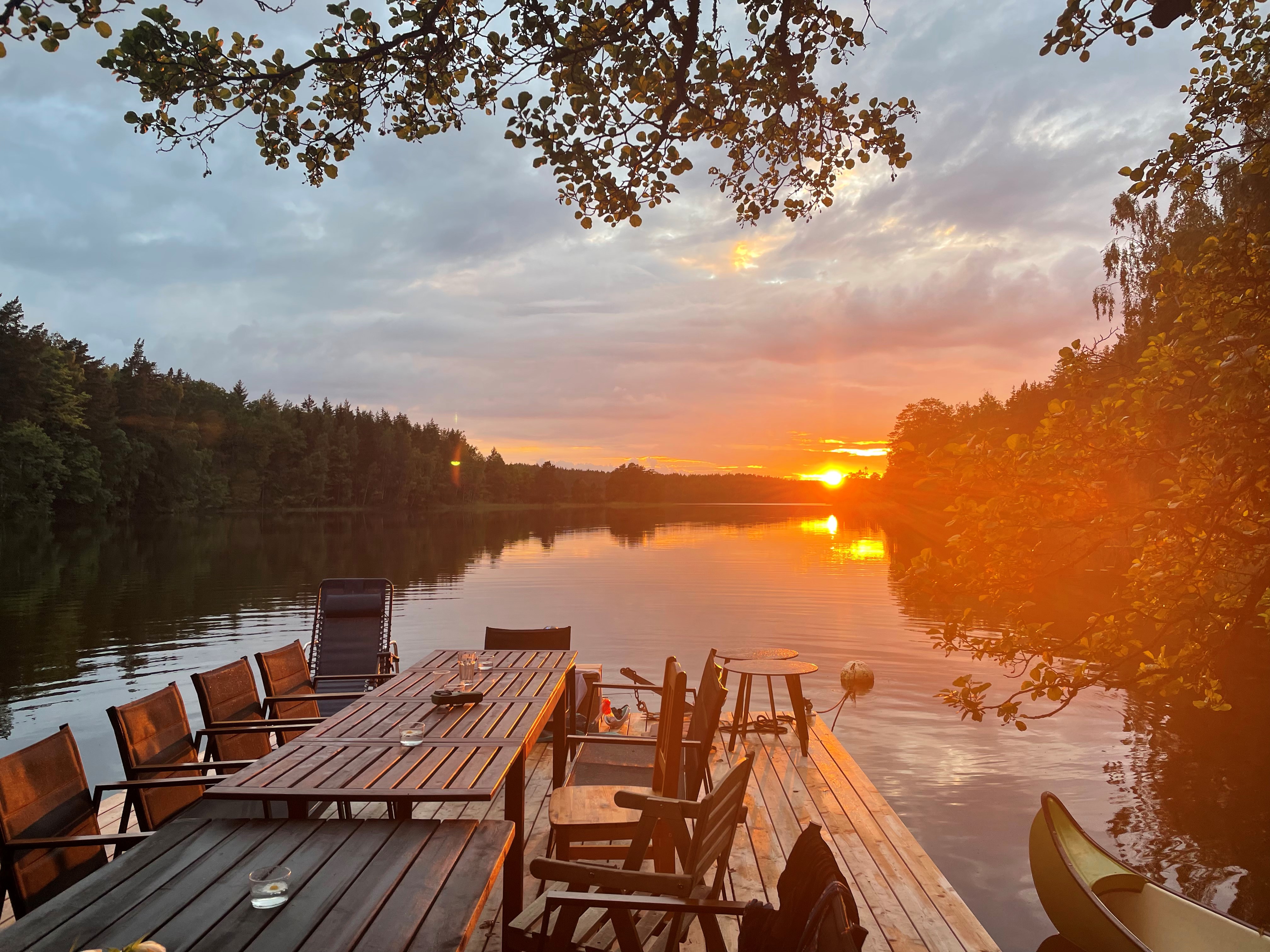 solnedgång från flotte