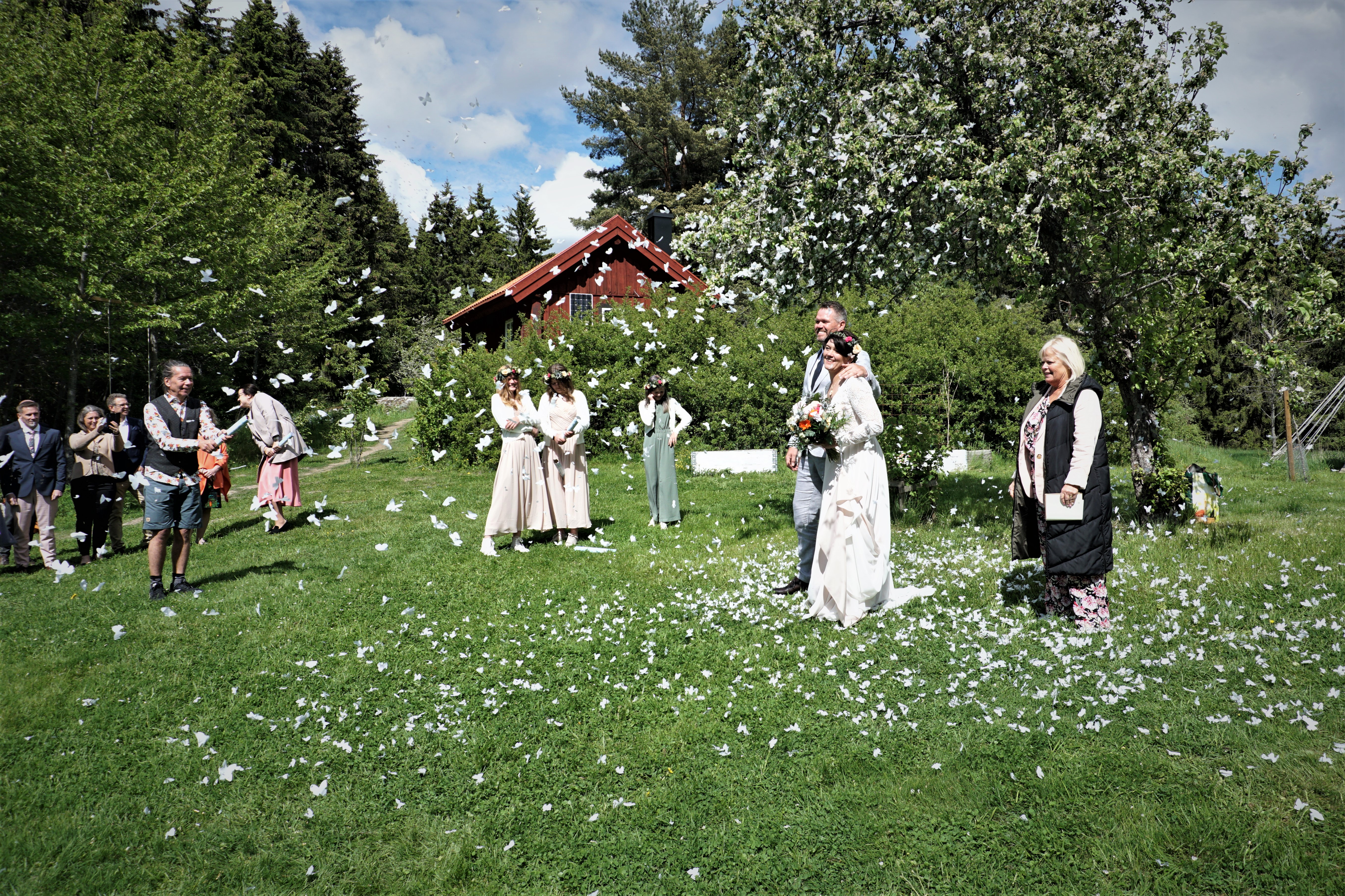 bröllop i trädgården